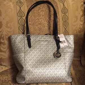NWT Michael Kors pocketbook